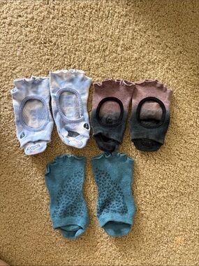 3 Pairs Women's Toesox Yoga Socks - Blue, Teal, Mauve Ombre